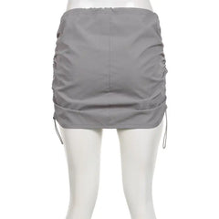 تنورة قصيرة من النايلون برباط خصر منخفض