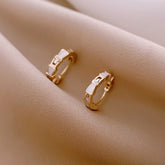 أقراط دائرية