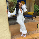 طقم بليزر وبنطلون أنيق بحاشية من الفرو