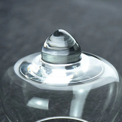 كأس الويسكي الشفاف