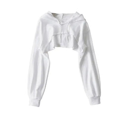 بلوزة أنيقة بتفاصيل أنيقة حول السرة