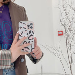 حافظة شفافة بطبعة جلد النمر العتيق