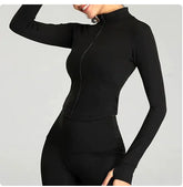 سترة رياضية نسائية بقصّة Slim Fit