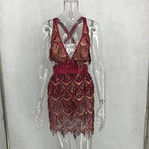 فستان نسائي مثير مزين بالترتر وفتحة رقبة على شكل حرف V