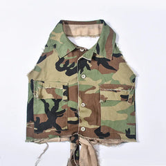 دبابة قصيرة مفتوحة النار بتصميم مموه وممزق