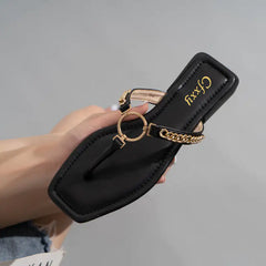 شبشب فليب ذو مشبك دائري وسلسلة