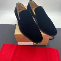 حذاء كلاسيكي من الجلد ذو قاع أحمر