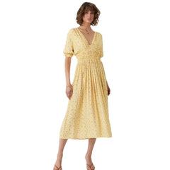 فساتين طويلة جديدة لربيع 2023