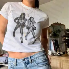 بلوزة قصيرة عصرية من E-Girl