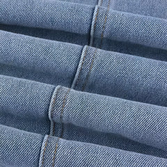 نجمة الجينز الحمراء