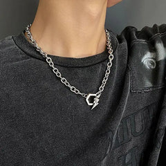 قلادة من الفولاذ على شكل سداسي البرق