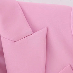 سترة عصرية قصيرة ذات زر واحد باللون الوردي