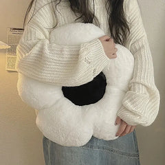 وسادة مخملية على شكل زهرة