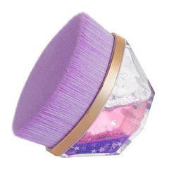 فرشاة طلاء الأظافر باللون البنفسجي اللامع