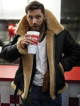 سترة من صوف الأغنام لإطلالة أنيقة ومريحة