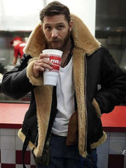 سترة من صوف الأغنام لإطلالة أنيقة ومريحة