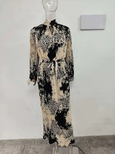 فستان ماكسي مطوي بطبعة ريترو