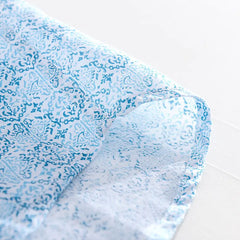 بدوره إلى أسفل طوق قمصان البولو