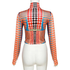 بلوزة قصيرة بأكمام طويلة