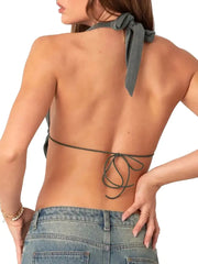 قمصان بدون أكمام بفتحة رقبة على شكل حرف V