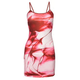 فستان قصير بحزام سباغيتي وطبعة حبر حمراء عشوائية