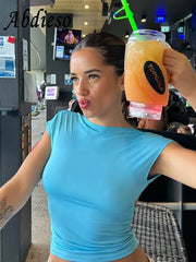 تي شيرت عصري بدون ظهر مع بلوزة قصيرة