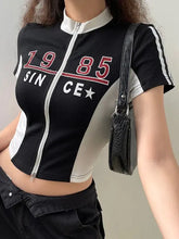 تي شيرت بسحاب منقوش بألوان متباينة