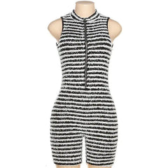 رومبر بسحاب أمامي باللون الأبيض