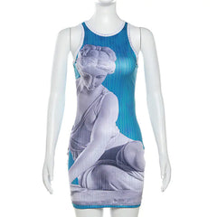 فستان قصير مطبوع بدون أكمام من Sitting Pretty