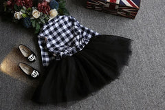 فستان من الدانتيل المنقوش