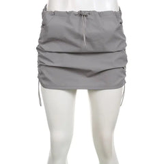 تنورة قصيرة من النايلون برباط خصر منخفض