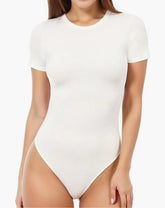 بلوزة نسائية برقبة دائرية وأكمام قصيرة