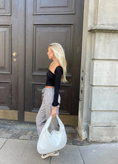 حقيبة جلدية يومية باللون الأبيض