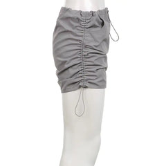 تنورة قصيرة من النايلون برباط خصر منخفض