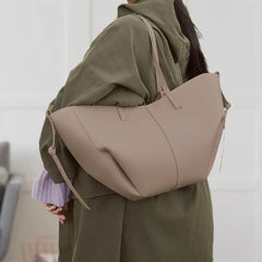 حقيبة سيدة عتيقة