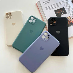 حافظة على شكل قلب بلون الحلوى