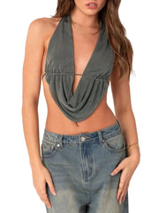 قمصان بدون أكمام بفتحة رقبة على شكل حرف V