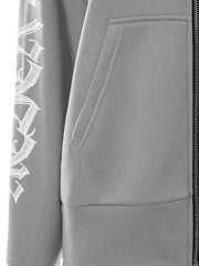 هودي بسحاب مطبوع عليه حروف