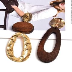 قرط خشبي للنساء