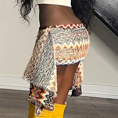 تنورة قصيرة أنيقة من الشيفون