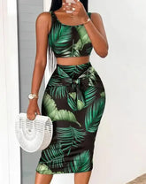 طقم مكون من قطعتين بطبعات استوائية للنساء