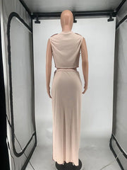 ملابس مثيرة مع توب قصير بدون أكمام