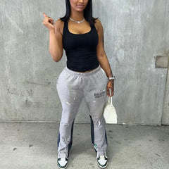 بنطال رياضي بخصر مرتفع ومزين برسومات جرافيتي