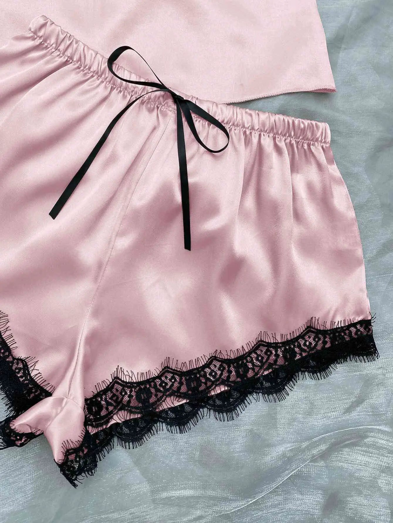 طقم بيجامة من Lace Dreams