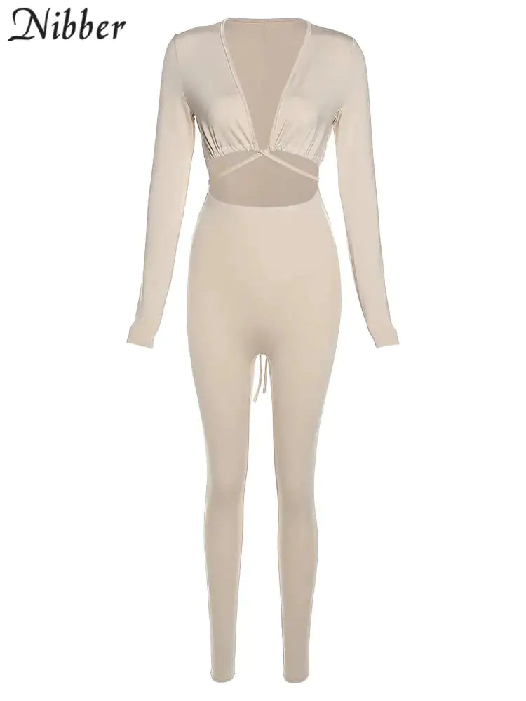 جمبسوت نيبر ضيق بأكمام طويلة ورقبة على شكل حرف V