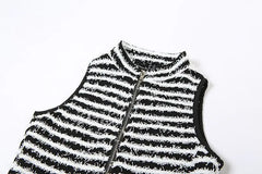 رومبر بسحاب أمامي باللون الأبيض