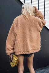 سترة كبيرة الحجم من الفرو الصناعي