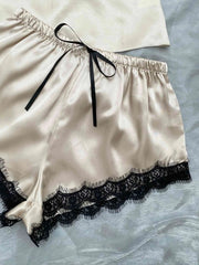 طقم بيجامة من Lace Dreams