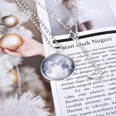 قلادة كوكب متوهج في الظلام