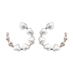 أقراط اللؤلؤ على شكل قلب